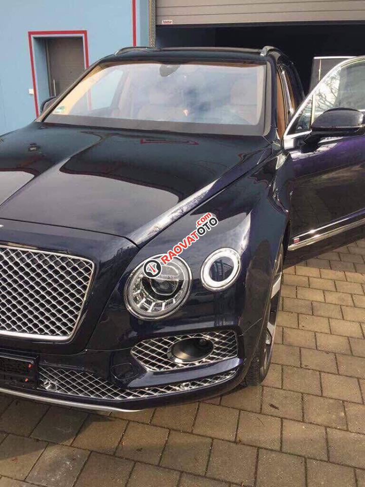 Cần bán Bentley Bentayga đời 2017, màu đen, xe nhập-0