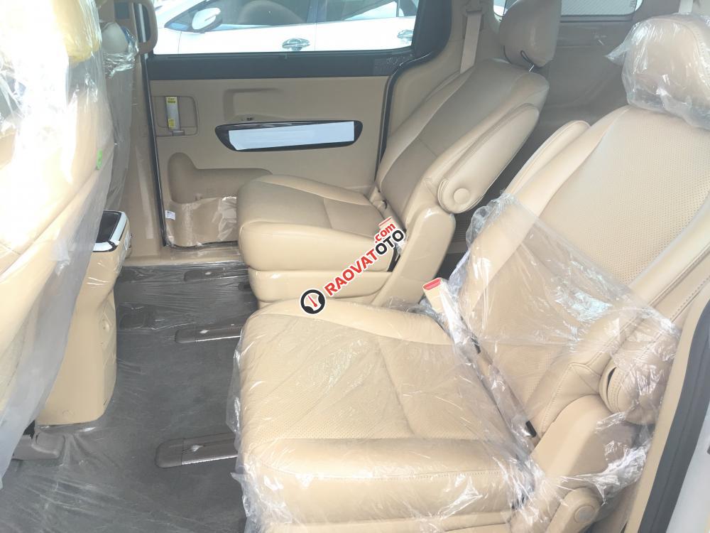 Bán Kia Sedona máy xăng, full option, ưu đãi cực lớn tháng 3-6