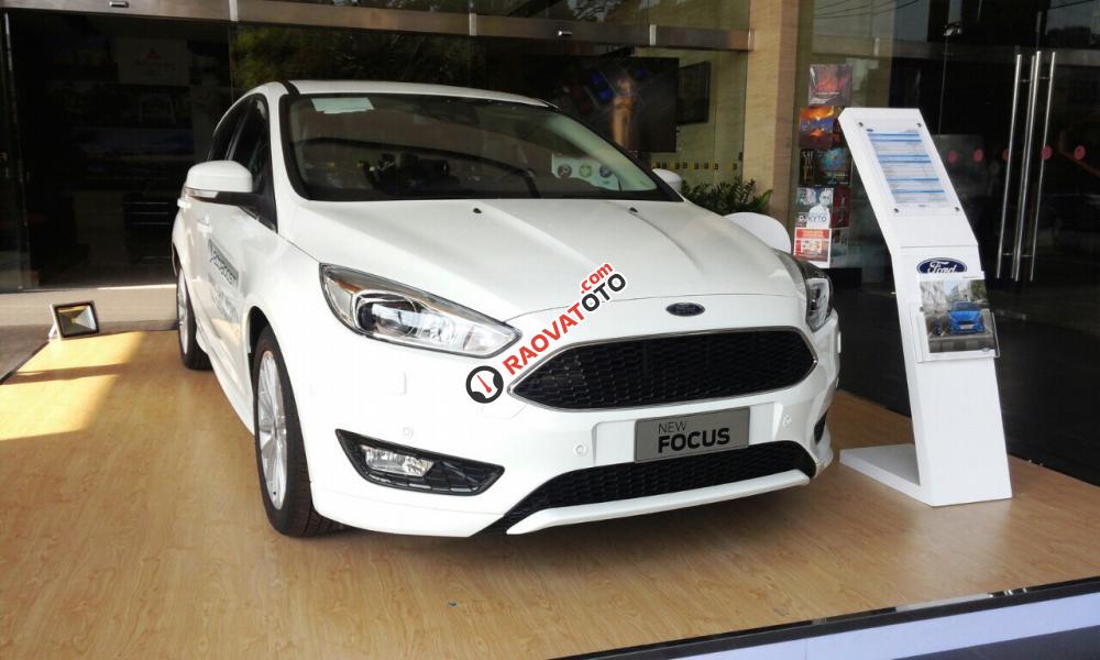 Bán Ford Focus 1.5 Sport 2017 màu trắng, hotline KD Phú Mỹ Ford 0934799119-0