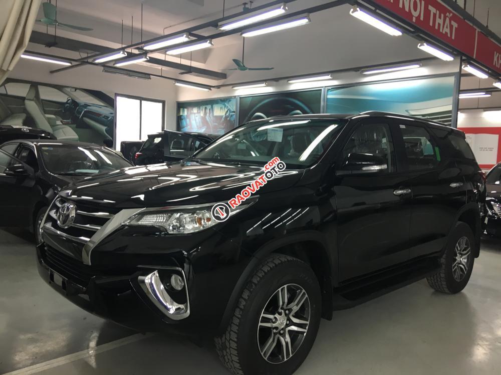 Cần bán xe Toyota Fortuner V 4x2AT sản xuất 2017 màu đen, nhập khẩu chính hãng-0