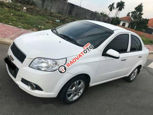 Bán xe Chevrolet Aveo đời 2015, màu trắng xe gia đình-1