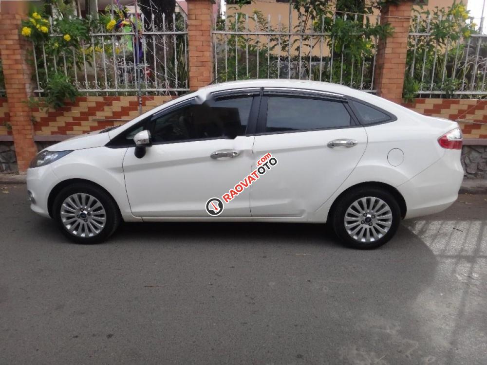 Cần bán gấp Ford Fiesta đời 2011, màu trắng, giá chỉ 345 triệu-3