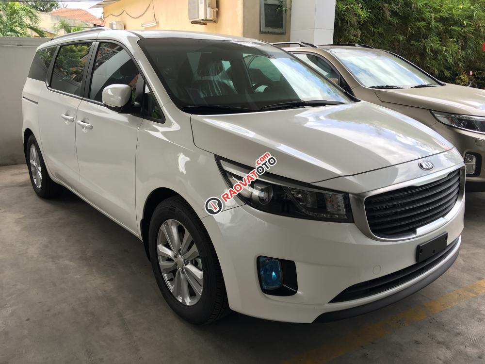 Bán xe Kia Sedona, máy xăng, phiên bản thường, giảm giá tháng 4-1