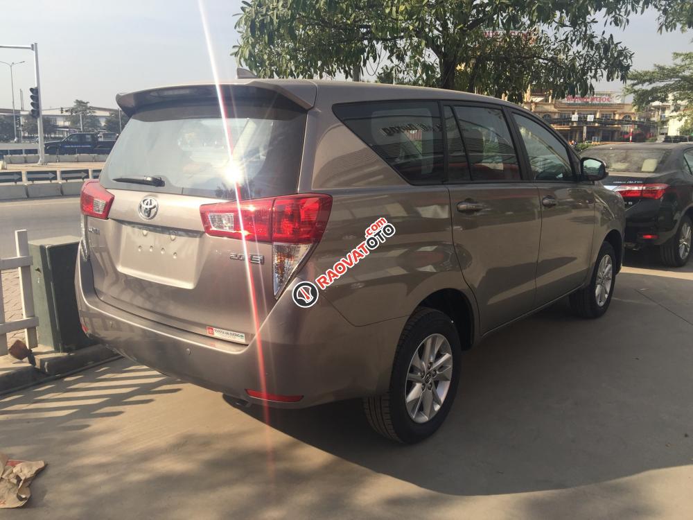 Toyota Hải Dương bán Innova 2017, giá tốt, hỗ trợ trả góp 80% (7 năm), lãi suất thấp - LH: 096.131.4444 (Ms. Hoa)-2