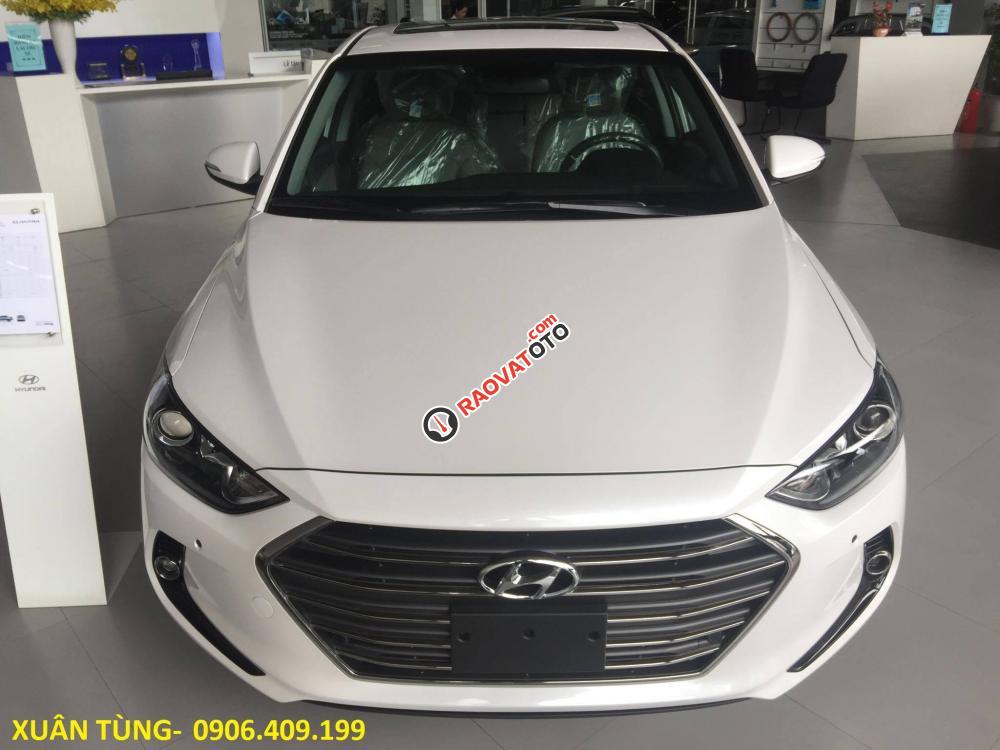 Bán Hyundai Elantra 2017, đủ màu giao xe ngay, hỗ trợ ngân hàng 90% và đăng kí Grab - LH: Xuân Tùng 0906.409.199-4