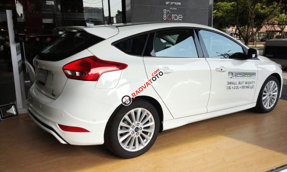 Bán Ford Focus 1.5 Sport 2017 màu trắng, hotline KD Phú Mỹ Ford 0934799119-8