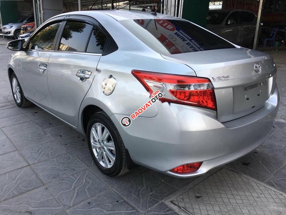 Cần bán gấp Toyota Vios 2016, màu bạc-4