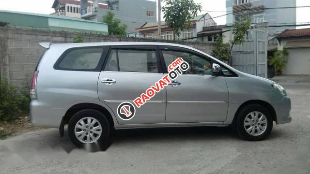 Bán Toyota Innova năm 2010, màu bạc xe gia đình, 396 triệu-3