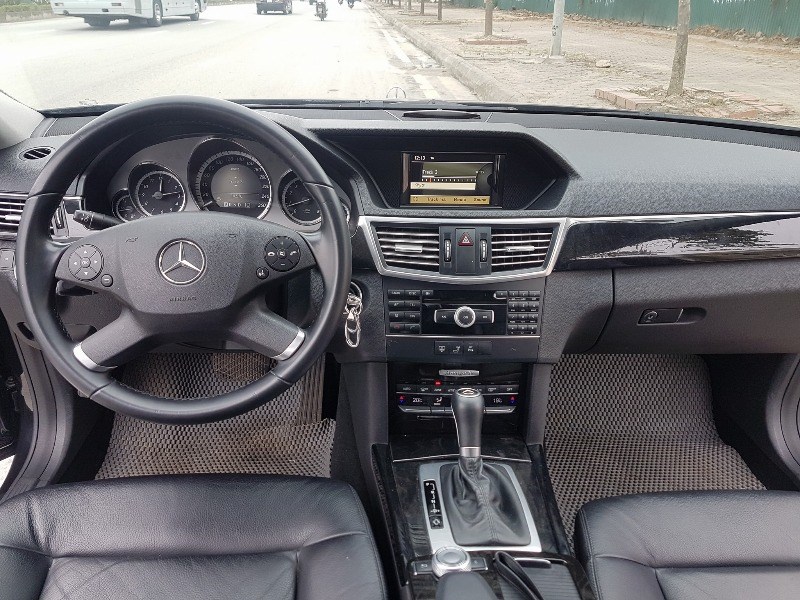Bán xe Mercedes E250 đời 2010, màu đen, nhập khẩu chính hãng-3