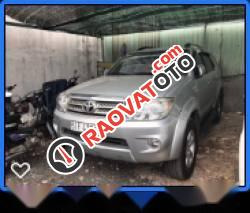 Bán xe Toyota Fortuner đời 2009, màu bạc xe gia đình, giá 580tr-0