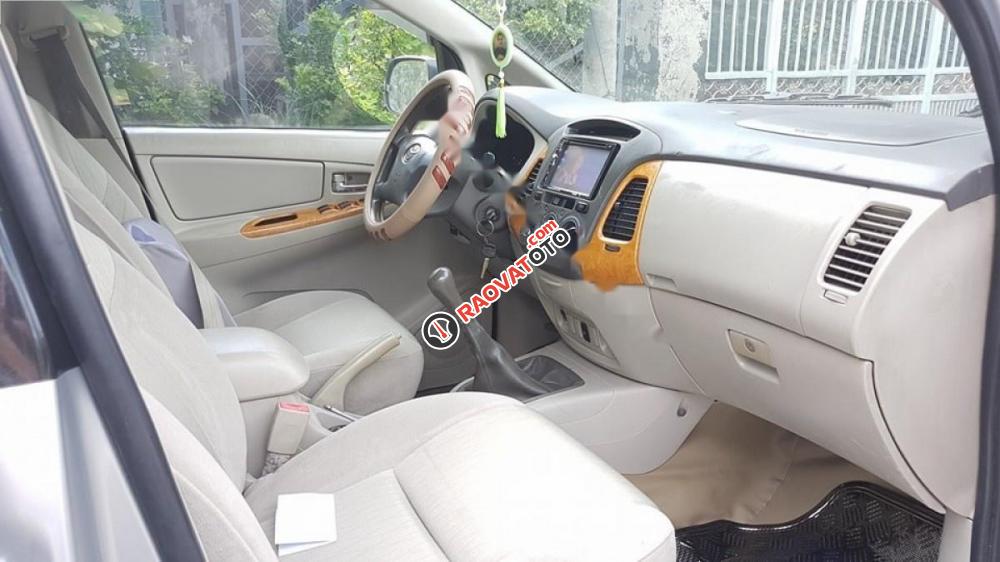 Cần bán Toyota Innova G đời 2010, màu bạc còn mới, 389tr-5