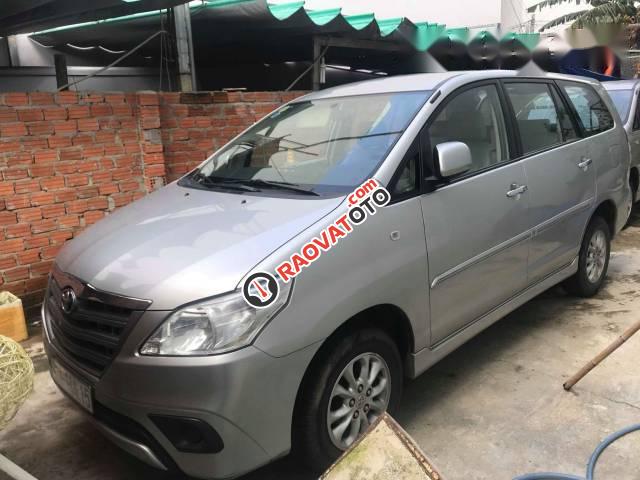 Cần bán xe Toyota Innova đời 2015, màu bạc, 590 triệu-3