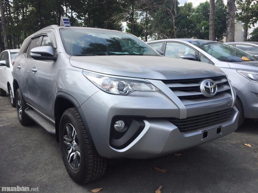 Cần bán xe Toyota Fortuner đời 2017, màu bạc, nhập khẩu nguyên chiếc, giá tốt-0