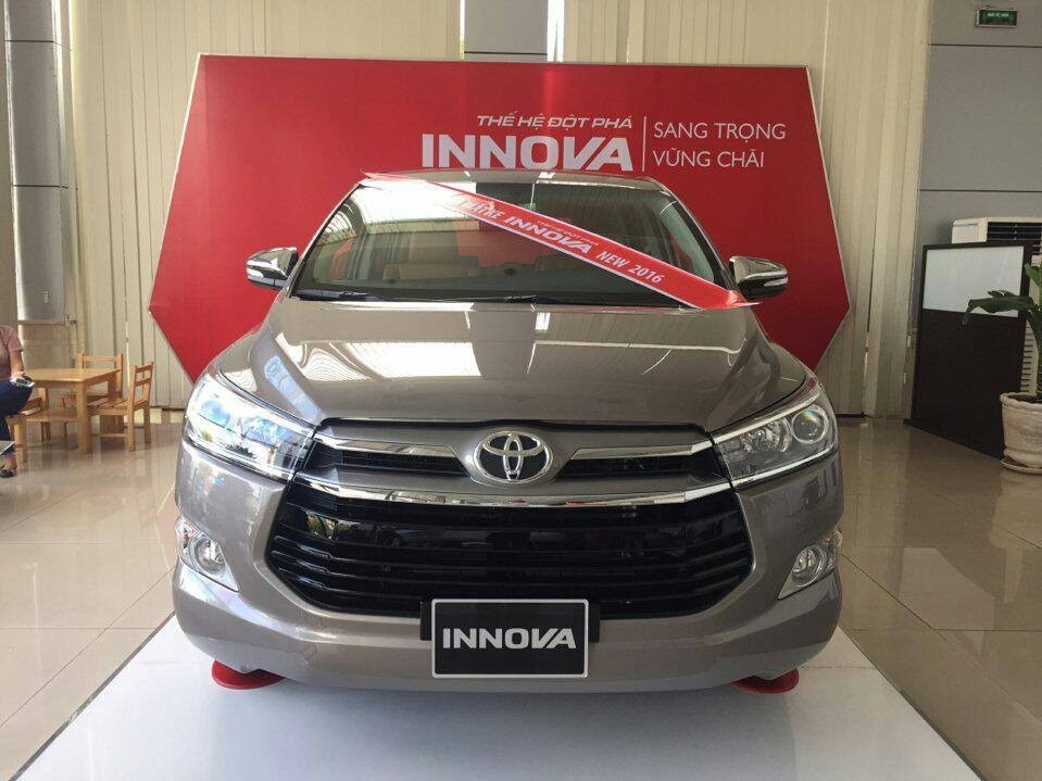 Cần bán Toyota Innova đời 2017, màu nâu, nhập khẩu chính hãng giá cạnh tranh-1