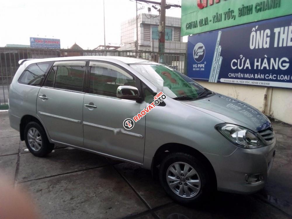 Cần bán xe Toyota Innova G đời 2010, màu bạc, 369tr-1
