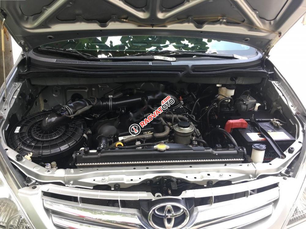 Bán Toyota Innova năm 2010, màu bạc số tự động, giá chỉ 500 triệu-5