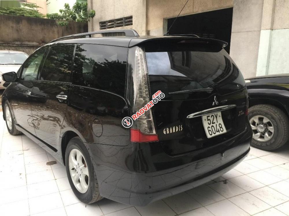 Cần bán Mitsubishi Grandis đời 2005, màu đen như mới-2