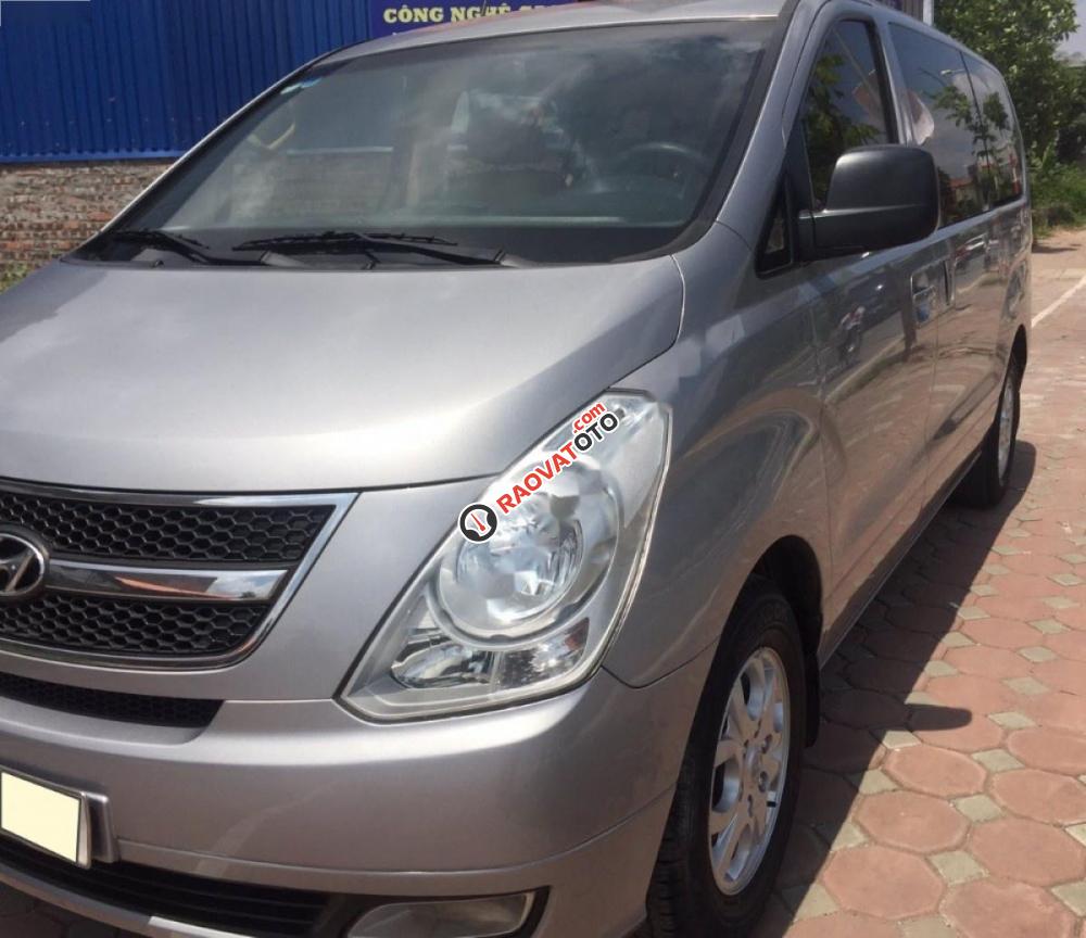 Bán Hyundai Grand Starex 2.5 MT đời 2014, màu bạc, xe nhập, 750tr-0