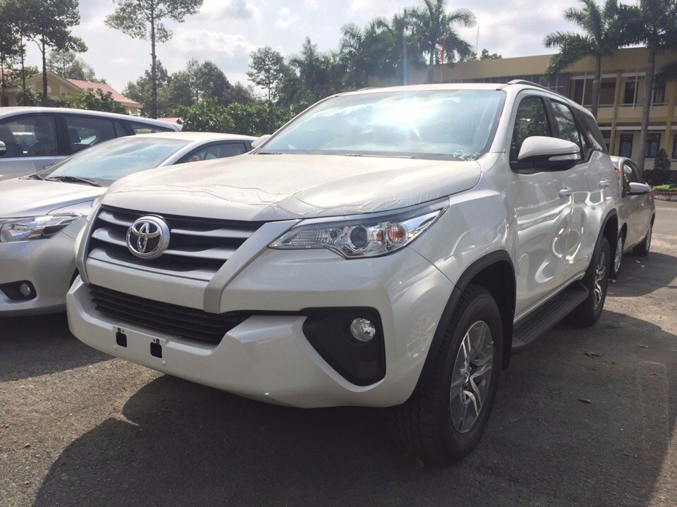 Cần bán xe Toyota Fortuner đời 2017, màu bạc, nhập khẩu nguyên chiếc, giá tốt-5