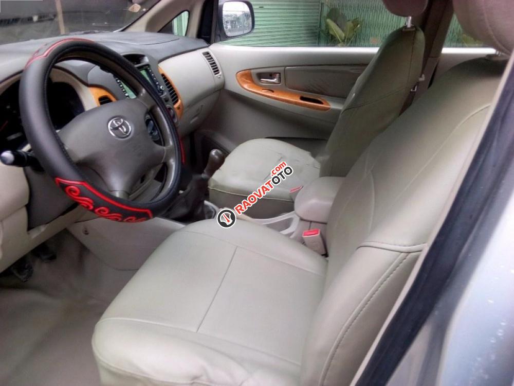 Cần bán xe Toyota Innova G đời 2010, màu bạc, 369tr-2