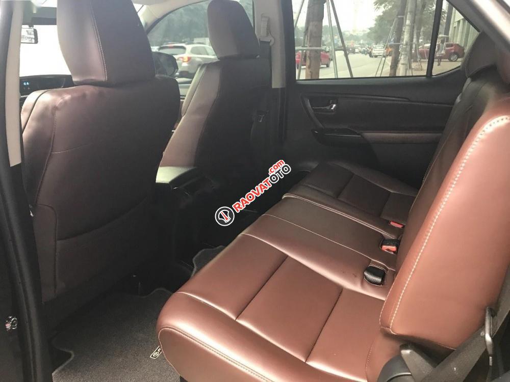 Cần bán Toyota Fortuner 2.4G 4x2 MT đời 2017, màu đen, nhập khẩu nguyên chiếc-6