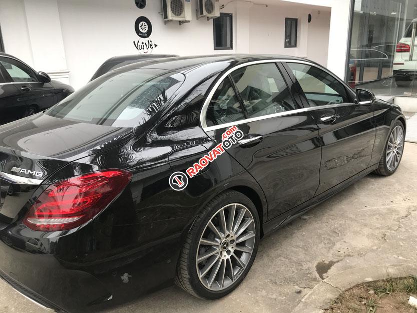 Bán xe Mercedes C300 đời 2017, màu đen chạy 8760km giá cực rẻ-4