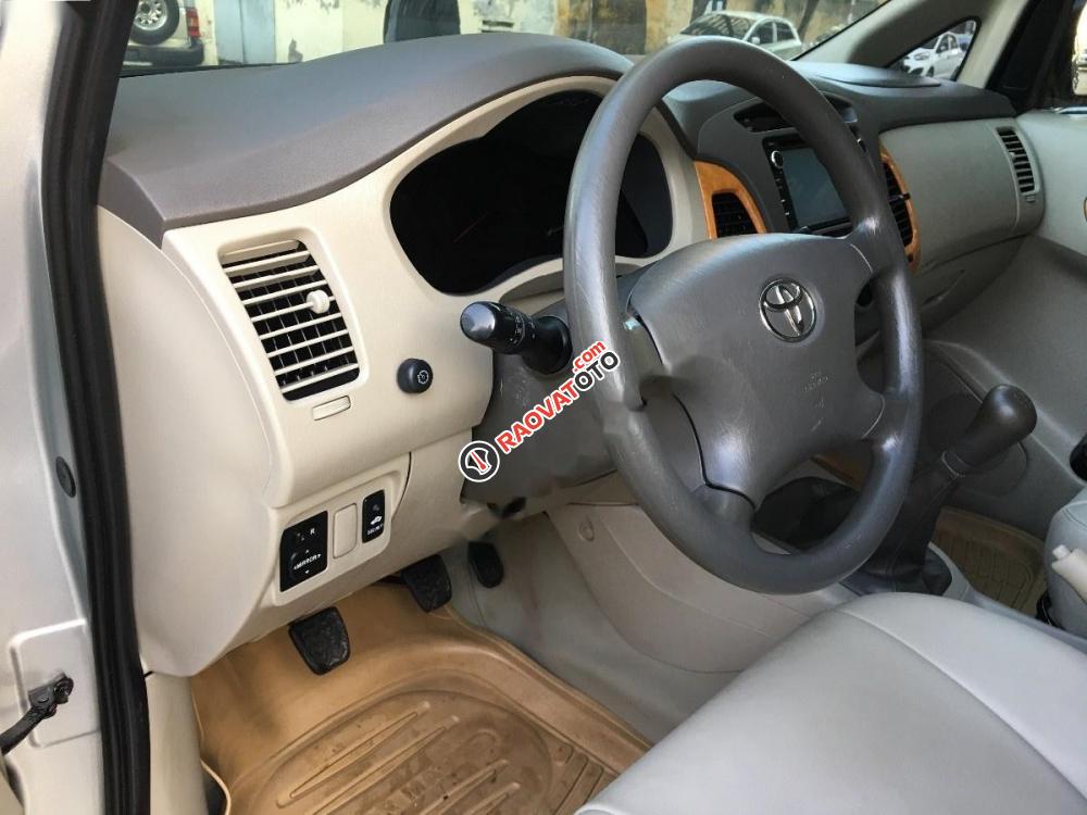 Bán Toyota Innova đời 2009, màu bạc chính chủ-8