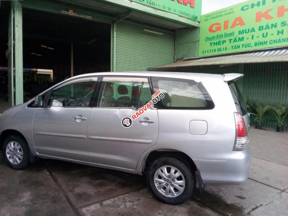 Cần bán xe Toyota Innova G đời 2010, màu bạc, 369tr-6
