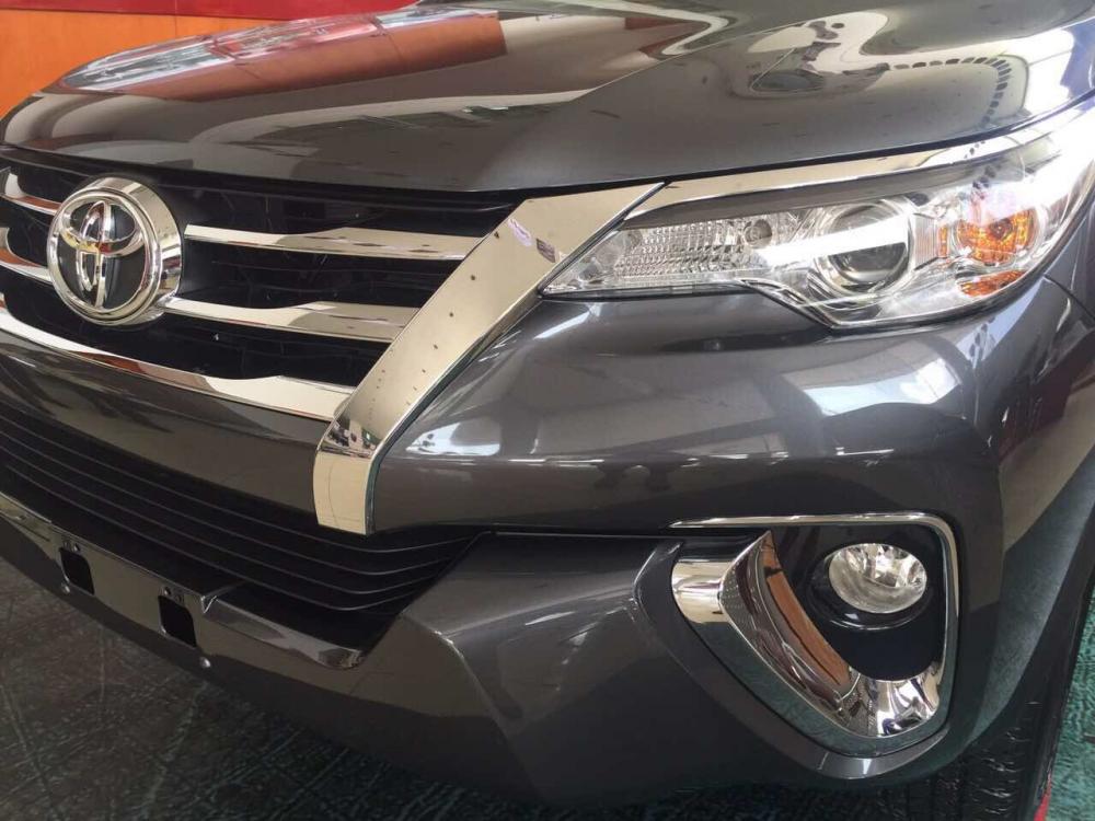 Bán ô tô Toyota Fortuner đời 2017, màu nâu, nhập khẩu nguyên chiếc-5