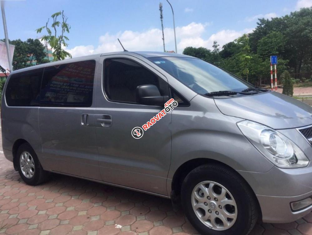 Bán Hyundai Grand Starex 2.5 MT đời 2014, màu bạc, xe nhập, 750tr-3