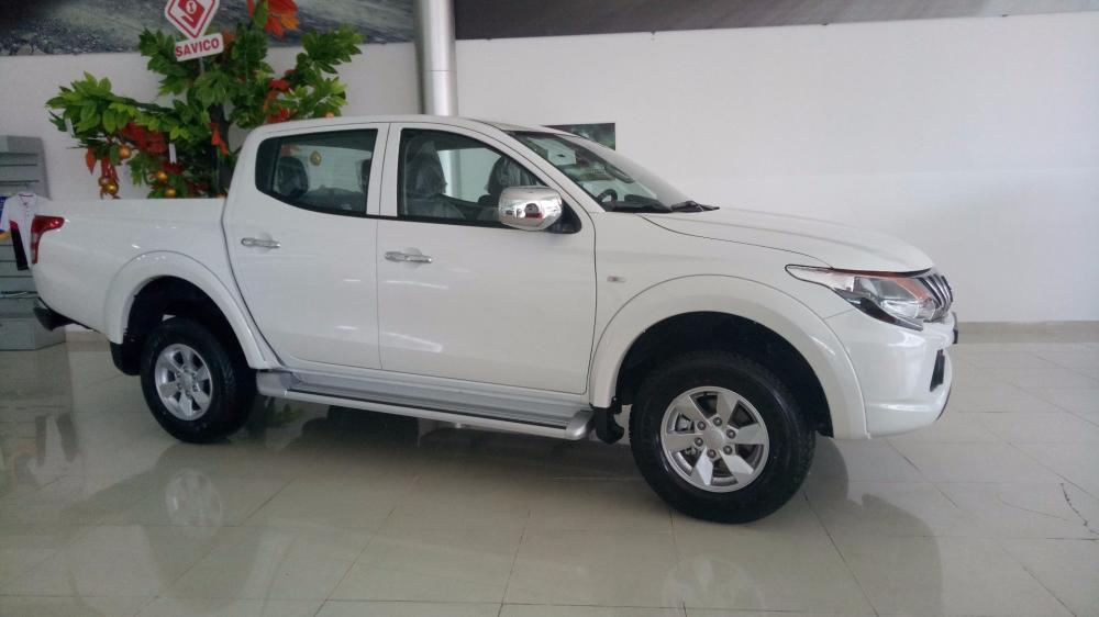 Bán Mitsubishi Triton đời 2017, màu trắng, xe nhập giá cạnh tranh-3