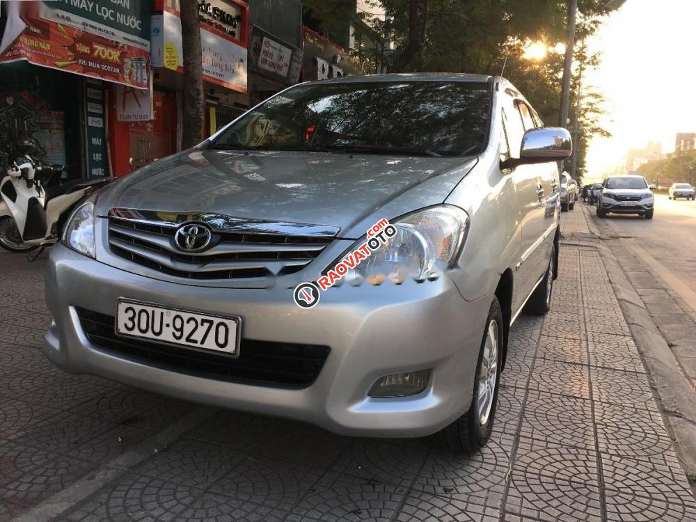 Bán Toyota Innova đời 2009, màu bạc chính chủ-3