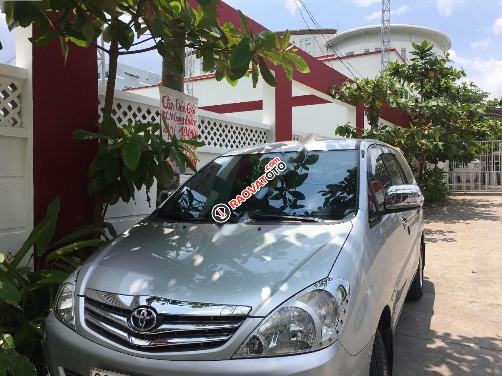 Bán Toyota Innova năm 2010, màu bạc số tự động, giá chỉ 500 triệu-1