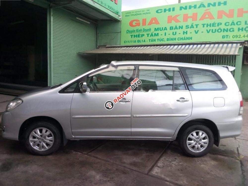 Cần bán xe Toyota Innova G đời 2010, màu bạc, 369tr-7