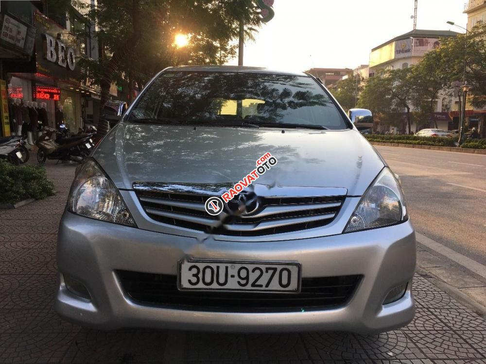 Bán Toyota Innova đời 2009, màu bạc chính chủ-0