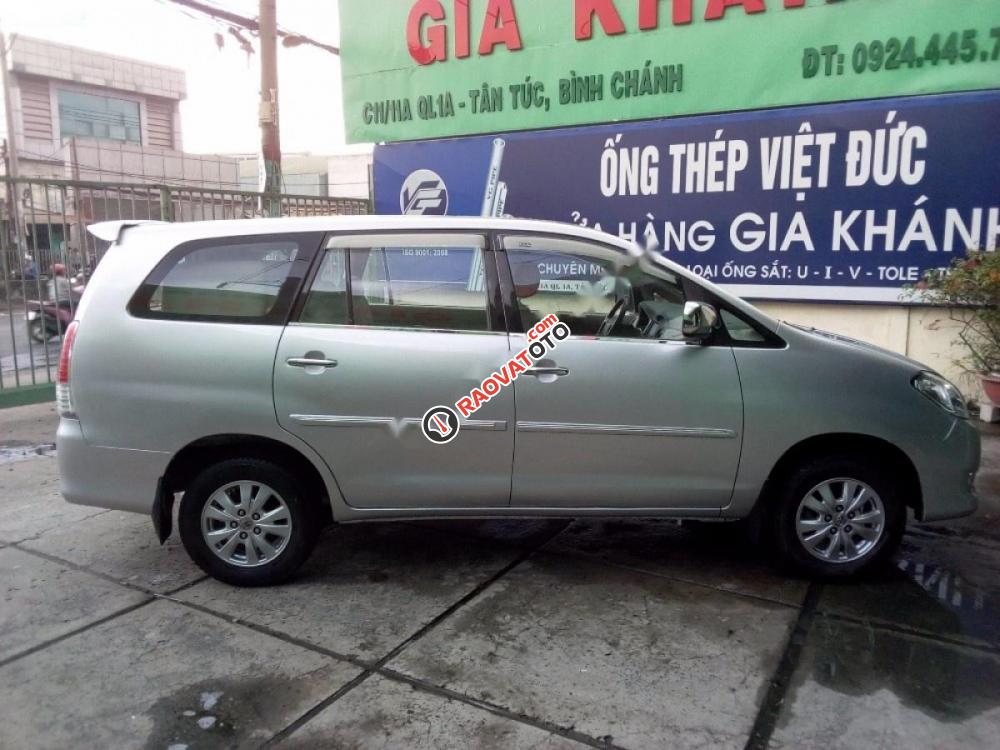 Cần bán xe Toyota Innova G đời 2010, màu bạc, 369tr-4
