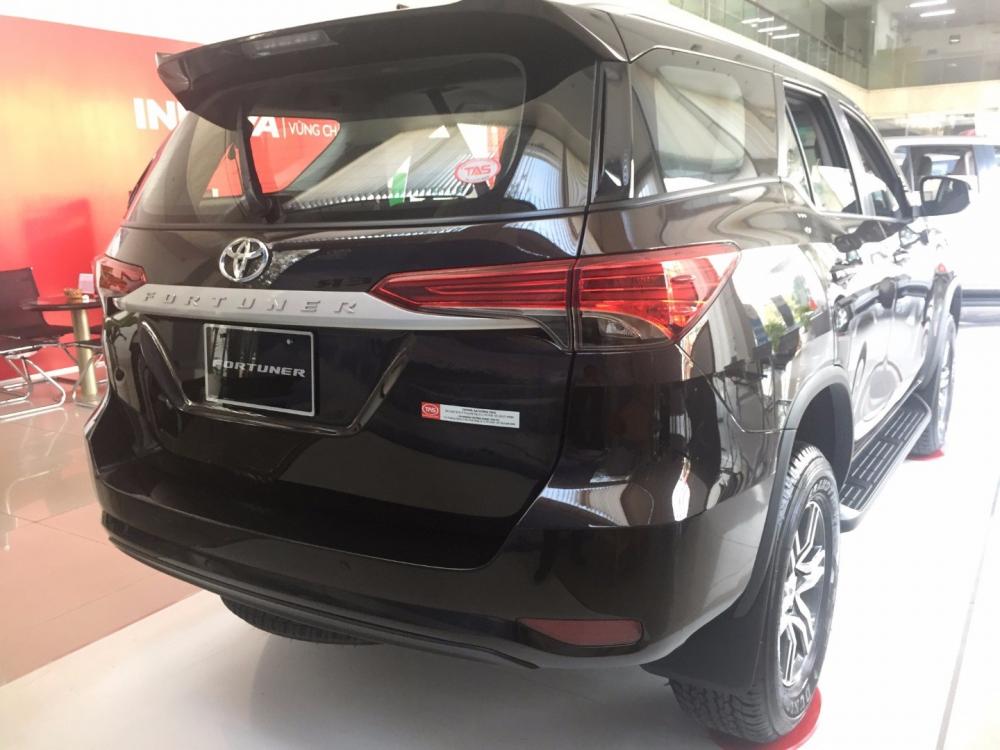 Cần bán xe Toyota Fortuner đời 2017, màu bạc, nhập khẩu nguyên chiếc, giá tốt-8