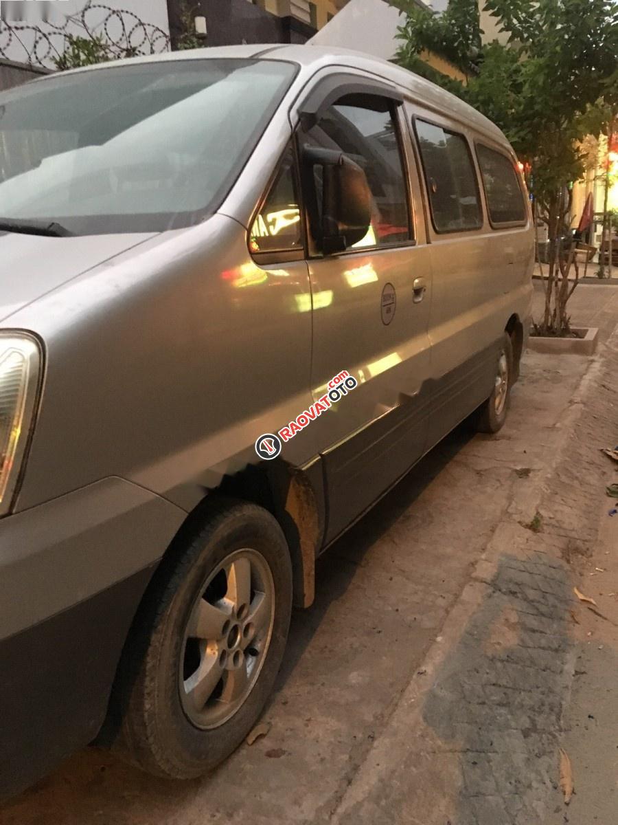 Bán xe Hyundai Starex đời 2005, màu bạc, nhập khẩu nguyên chiếc, giá chỉ 255 triệu-7