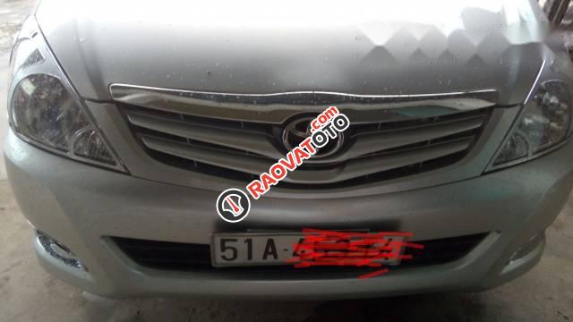 Cần bán gấp Toyota Innova G đời 2010, màu bạc-2