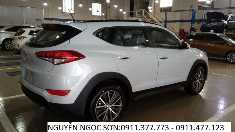 Cần bán xe Hyundai Tucson đời 2017, màu trắng, nhập khẩu nguyên chiếc, 760tr-3