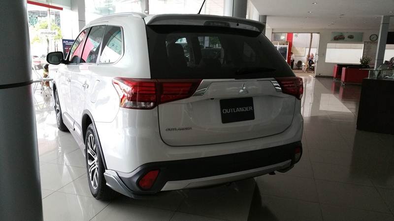 Bán xe Mitsubishi Outlander đời 2017, màu trắng, xe nhập, 973tr-8