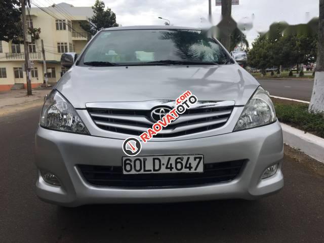 Bán Toyota Innova G năm 2011, màu bạc-0