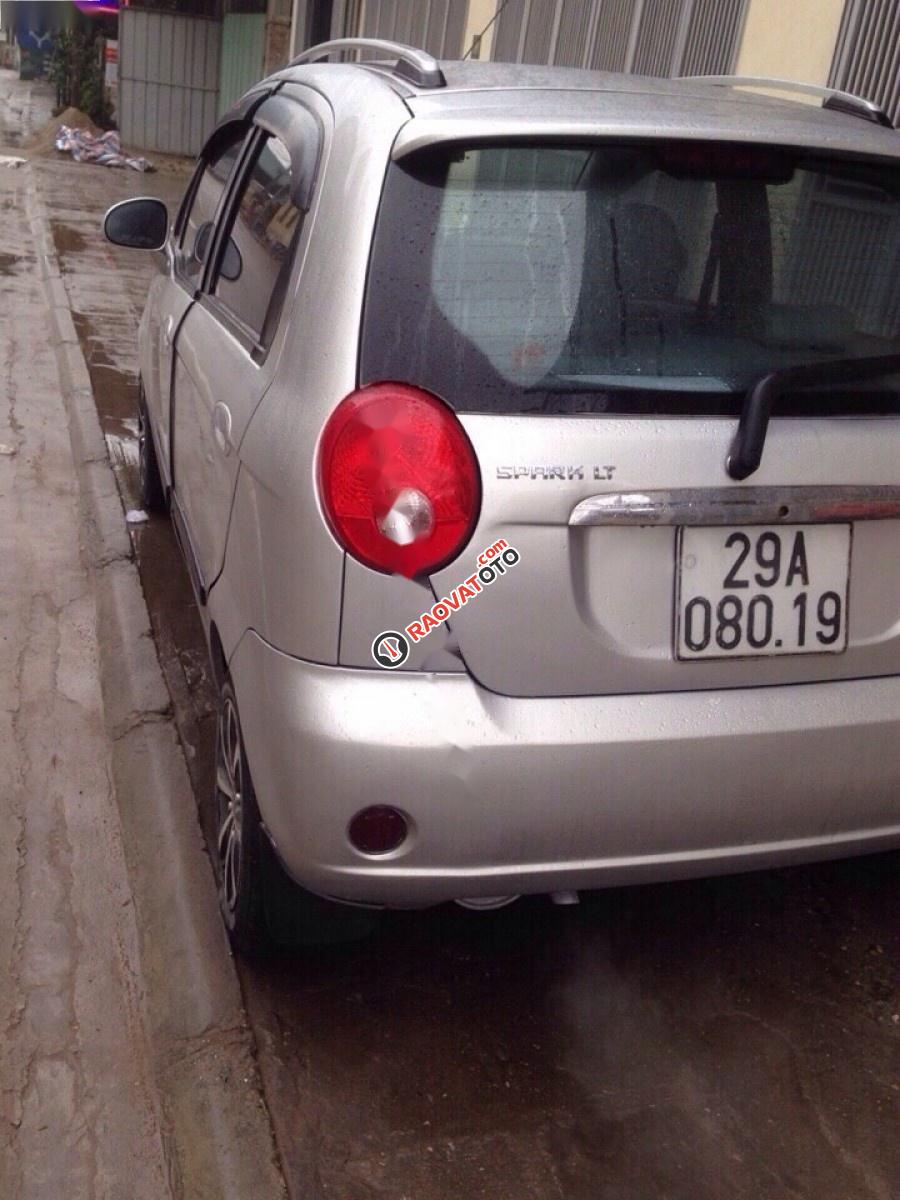 Cần bán Chevrolet Spark đời 2010, màu bạc, 135tr-0