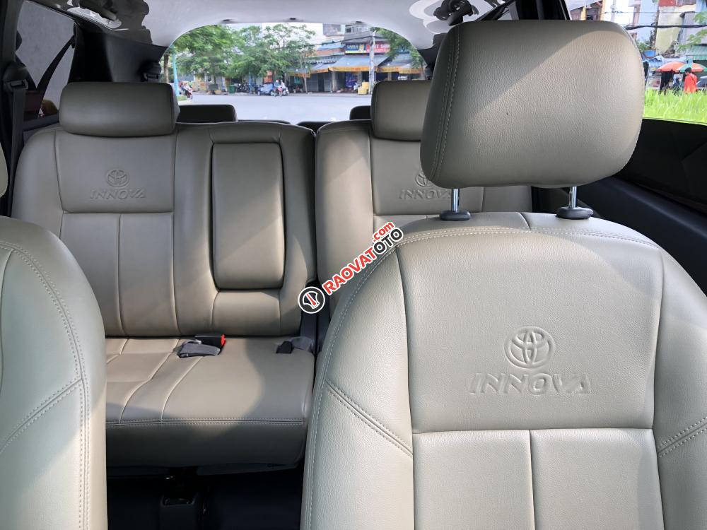 Bán Toyota Innova E đời 2014, màu bạc số sàn-7