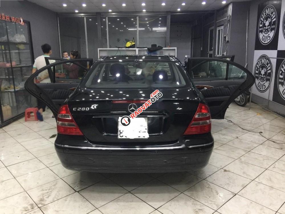 Cần bán lại xe Mercedes E280 sản xuất 2006, màu đen như mới-6