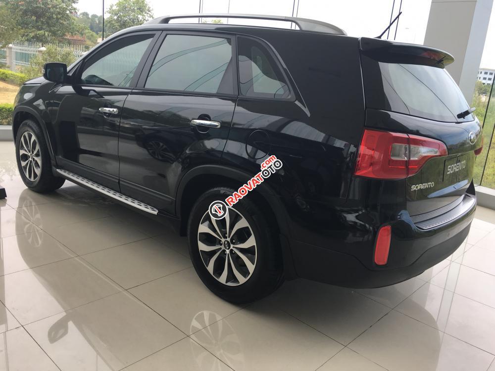 Cần bán Kia Sorento năm 2018 màu đen, giá 789 triệu. Lh 0966 199 109-3