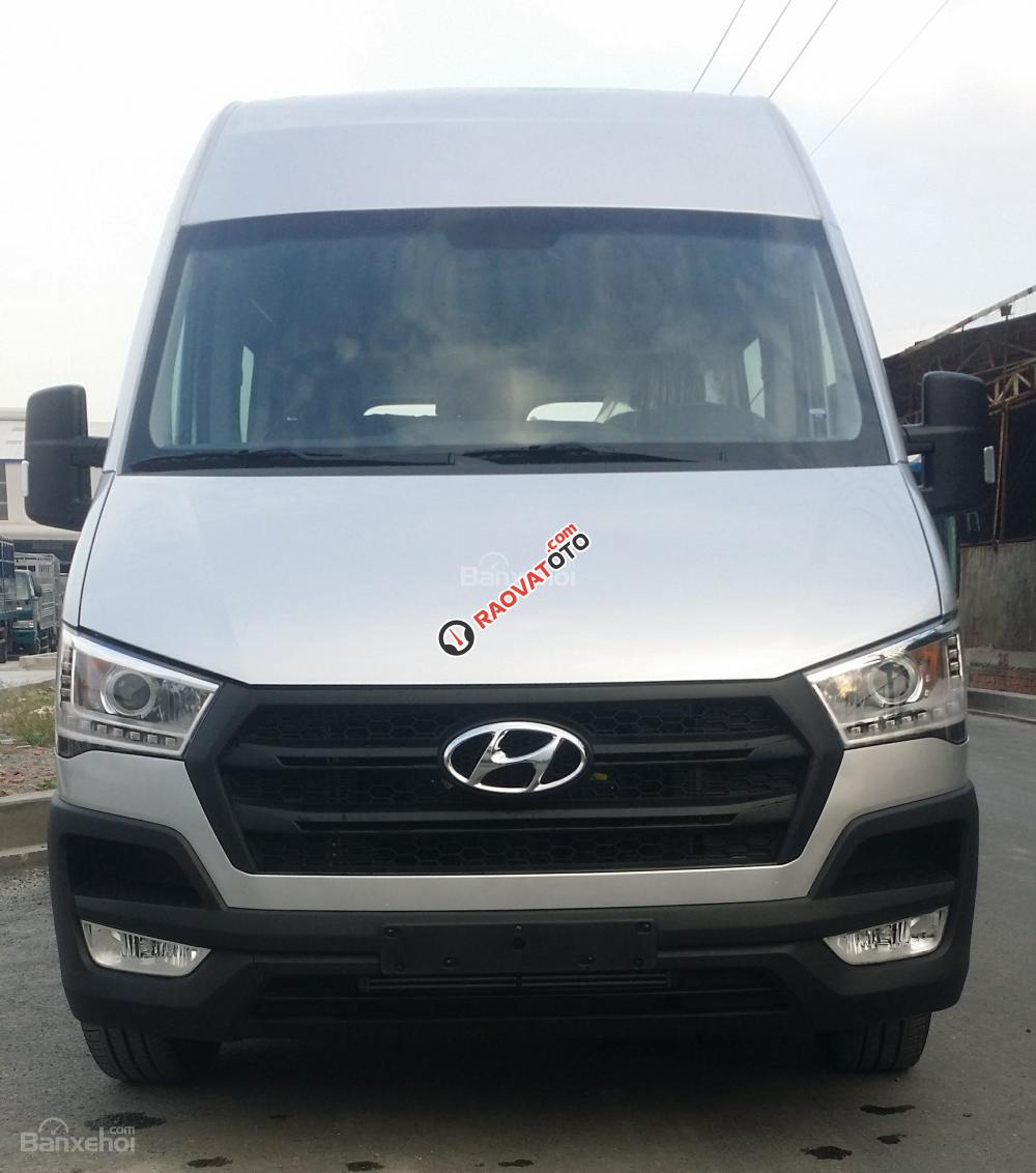 Cần bán Hyundai H350 Solati năm sản xuất 2017, màu bạc-1