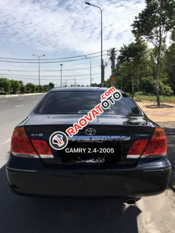Cần bán gấp Toyota Camry đời 2005, màu đen số sàn, 395tr-1