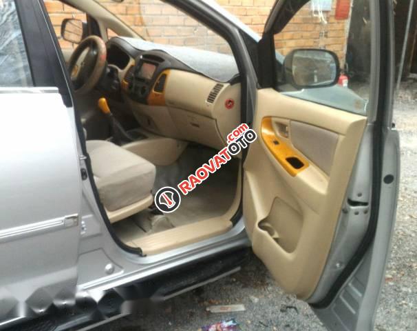 Bán Toyota Innova G năm 2010, màu bạc, giá chỉ 385 triệu-1