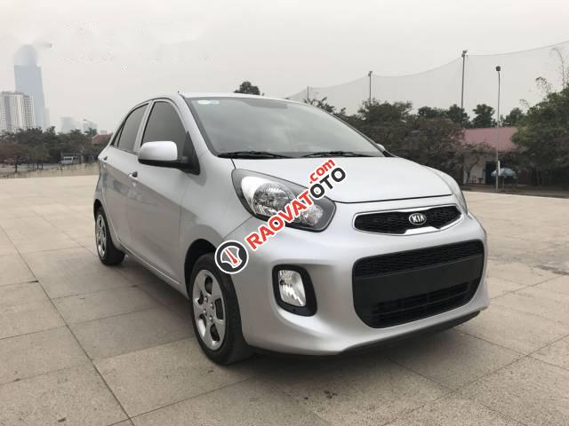 Cần bán gấp Kia Morning MT đời 2017, màu bạc-0